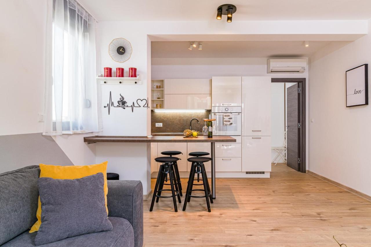 Apartment M****, New City Apartment + Parking PUY Eksteriør bilde
