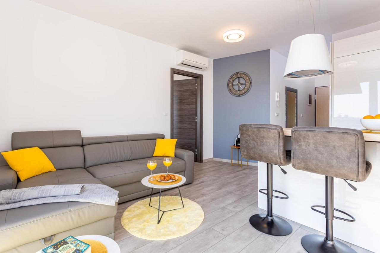 Apartment M****, New City Apartment + Parking PUY Eksteriør bilde