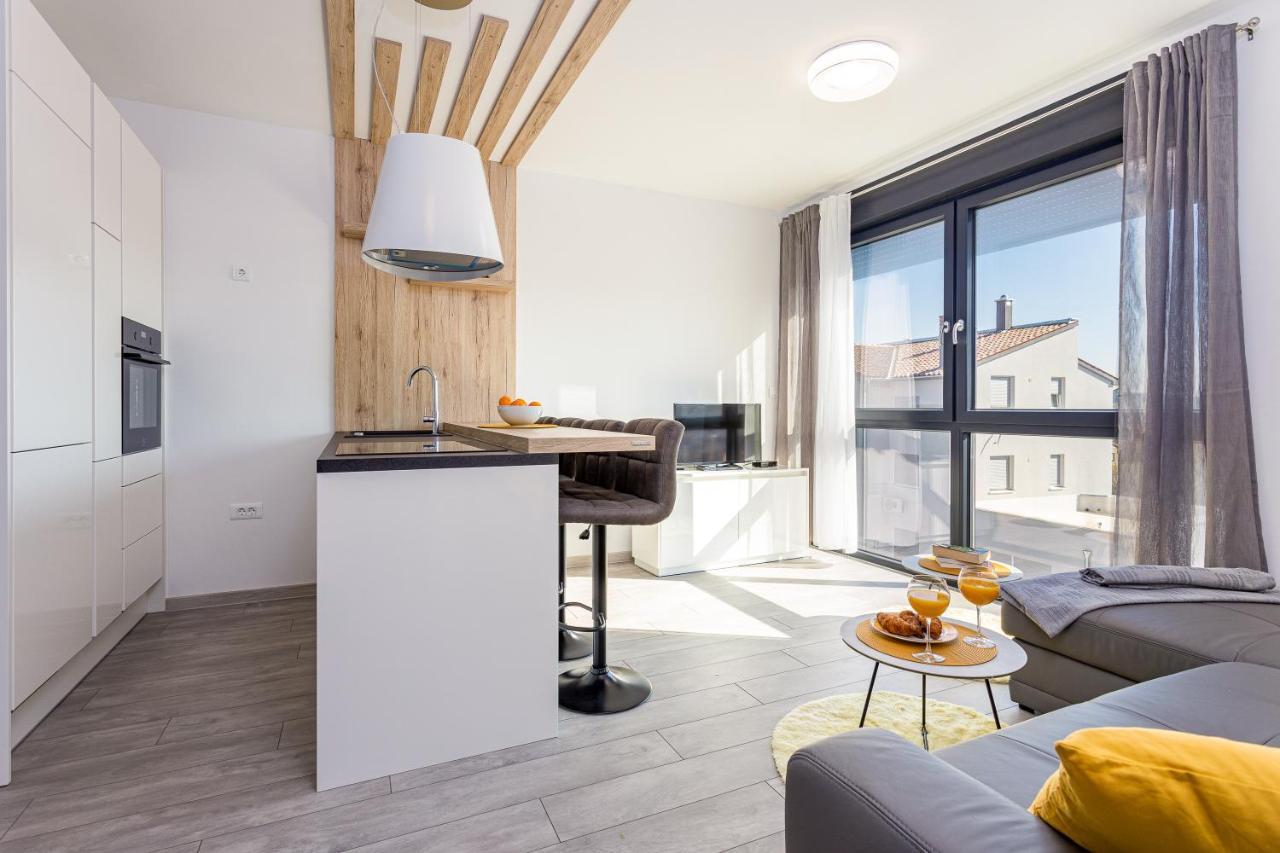Apartment M****, New City Apartment + Parking PUY Eksteriør bilde